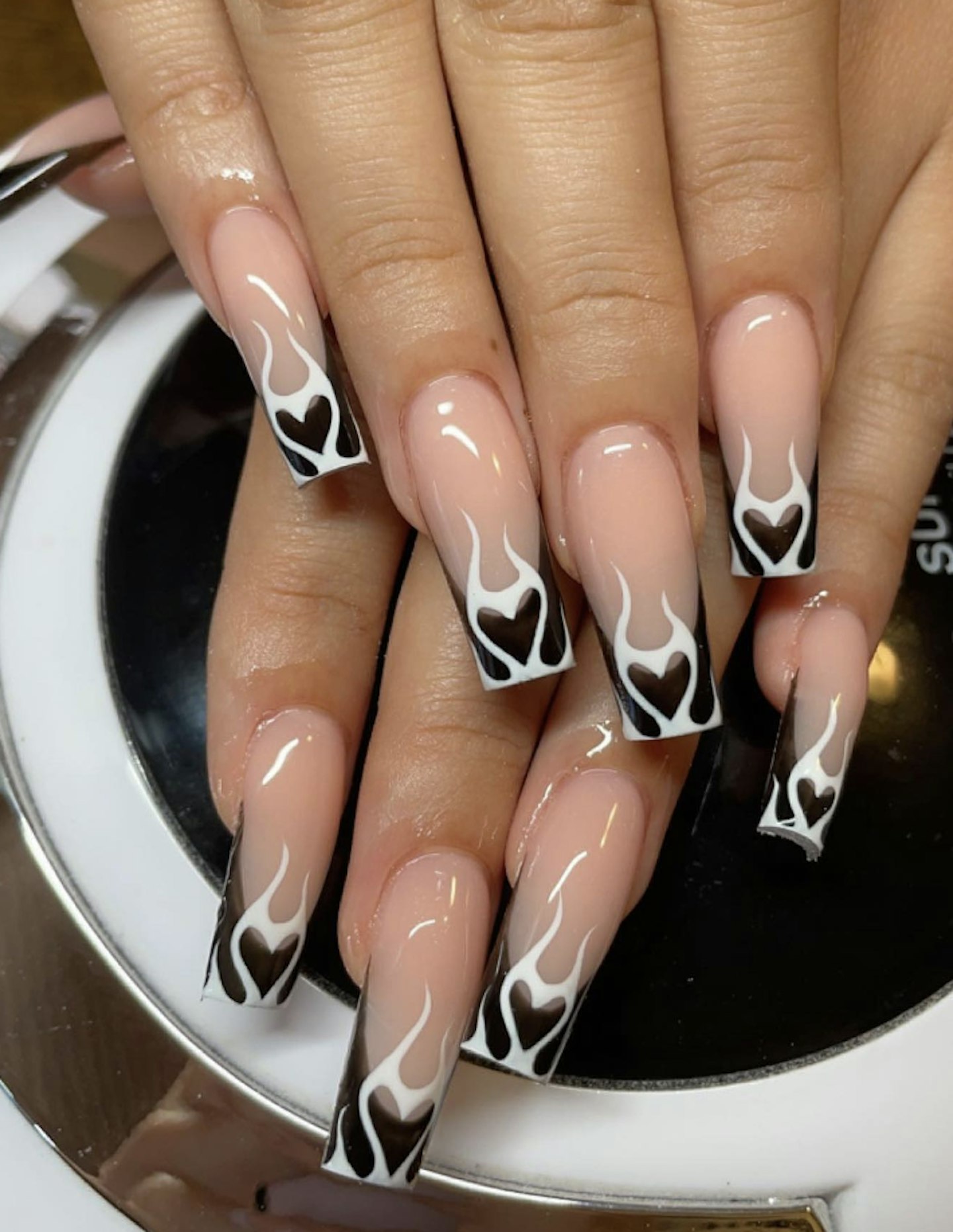 Black nail design - flame nails