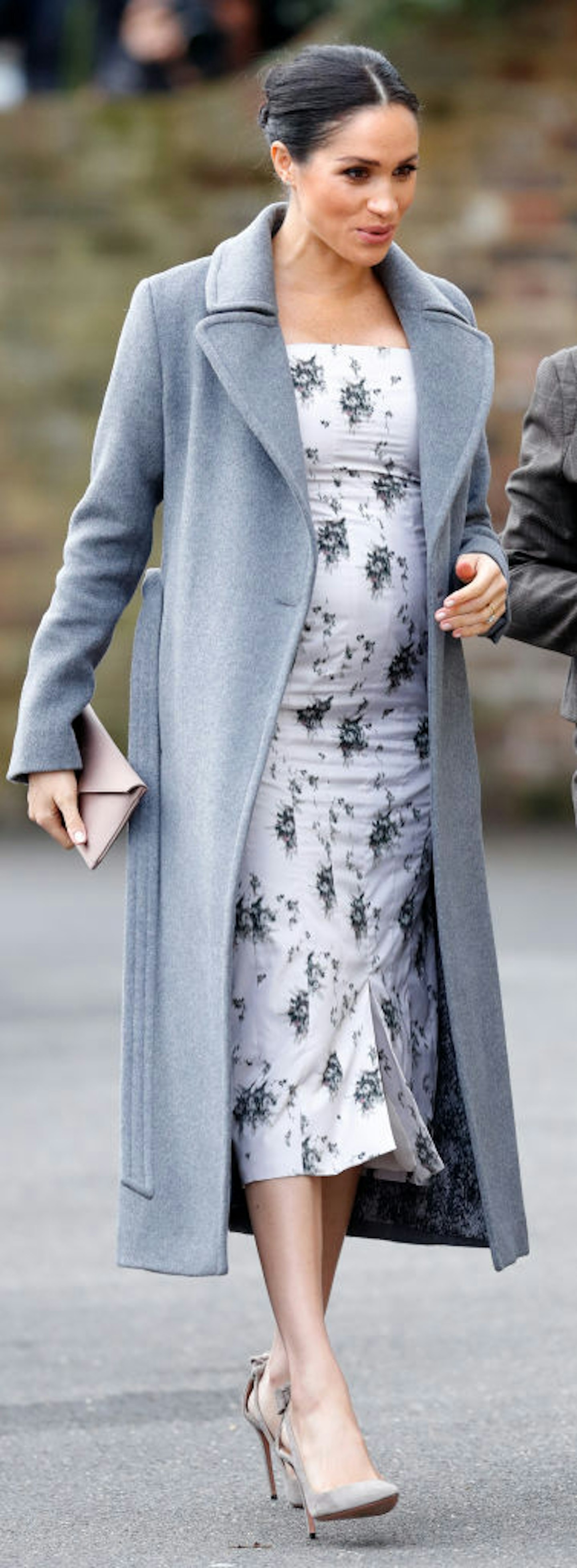 meghan markle pregnant oufits