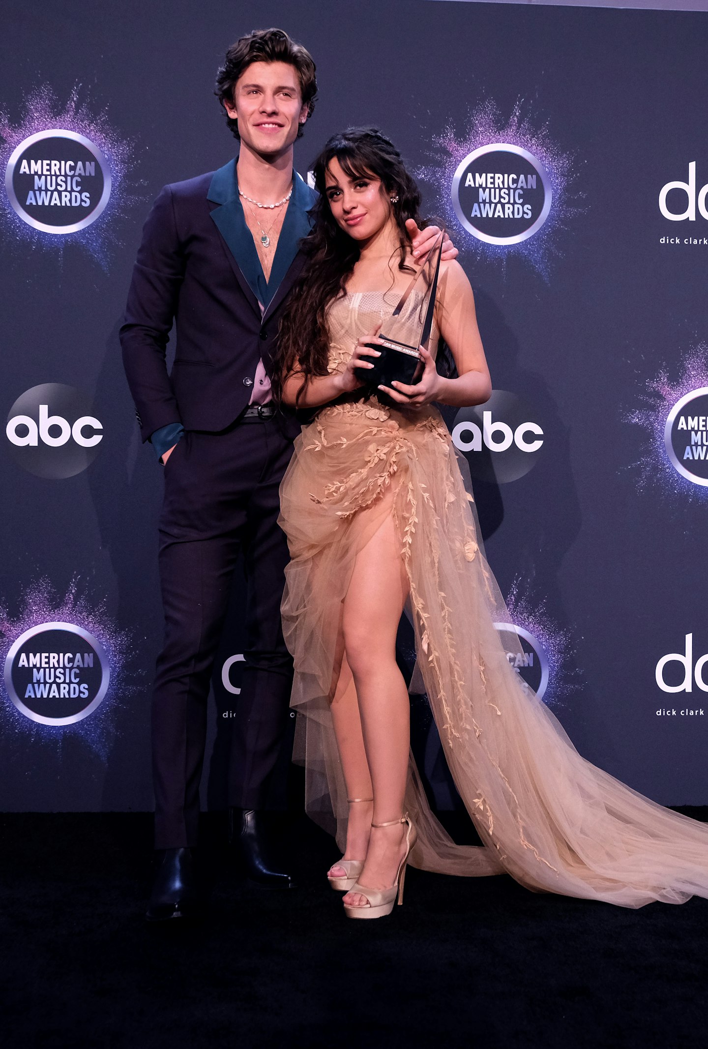 The Best Looks At The American Music Awards